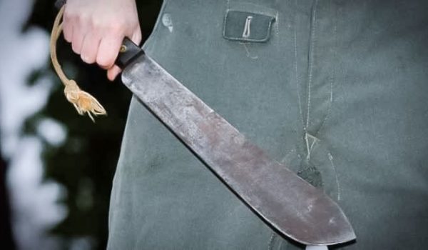 Hombre mata a machetazos a su pareja