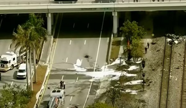 Una avioneta se estrella en una calle de Florida y deja tres muertos
