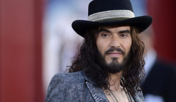 El actor británico Russell Brand, acusado de violación y agresión sexual a cuatro mujeres