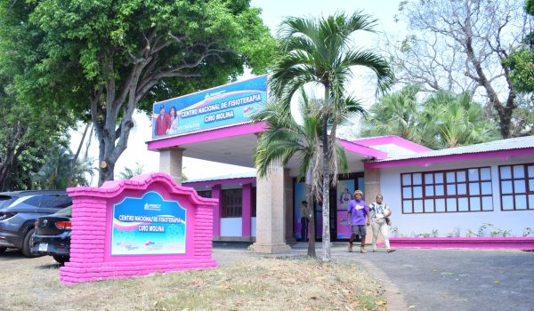 Centro de fisioterapia en propiedad confiscada reporta cifras cuestionables tras un mes de inaugurado