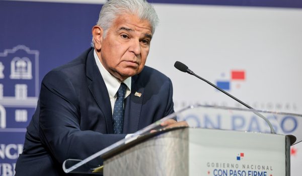 Fotografía cedida por la presidencia de Panamá del presidente de Panamá, José Raúl Mulino, hablando durante una rueda de prensa este jueves, en Ciudad de Panamá (Panamá). EFE/ Presidencia De Panamá