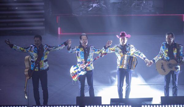 Los Tigres del Norte, reyes del narcocorrido, recuerdan con su canto a migrantes en México