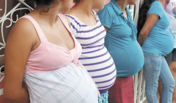 Asamblea aprueba aumento al subsidio por maternidad: esto es lo que cambiará