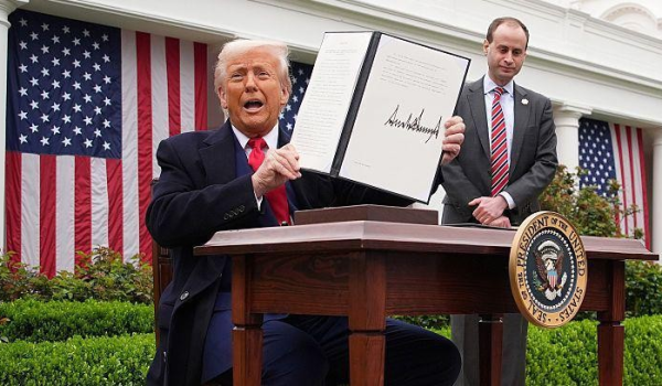 Caída sorpresiva del PIB de Estados Unidos; Trump culpa a Biden