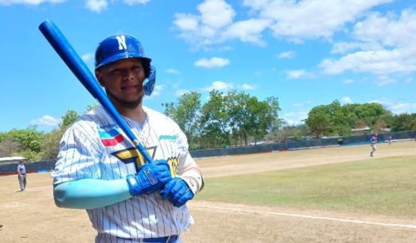 Protestar un strike le cuesta caro a uno de los mejores bateadores del beisbol nacional