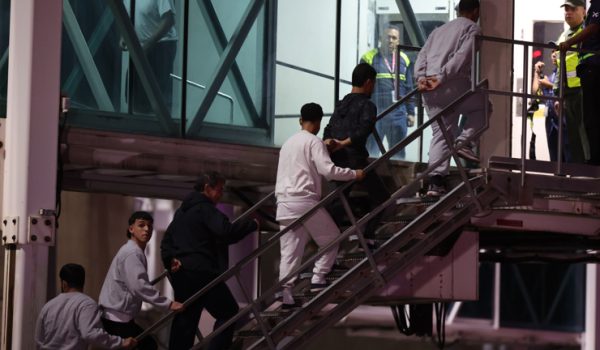 El Tribunal Supremo permite al gobierno de Trump deportar venezolanos de manera sumaria