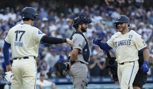 Un enfurecido Max Muncy encabeza brutal paliza de los Dodgers contra los Yanquis