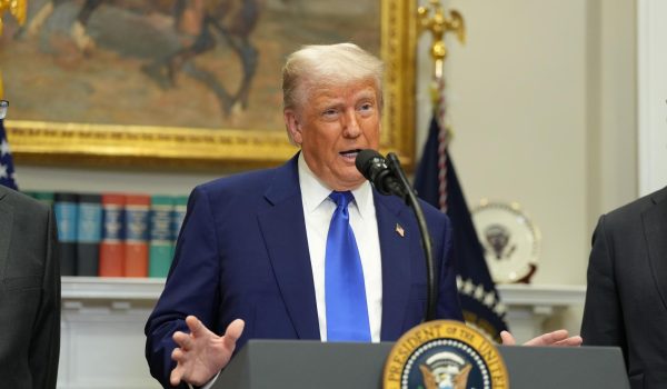 Trump arremete contra Walmart porque subirá sus precios por culpa de los aranceles