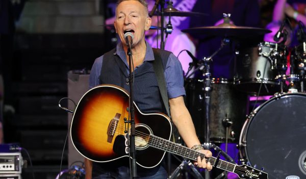 Springsteen lanza disco de su concierto reciente con críticas a Trump y escala la disputa
