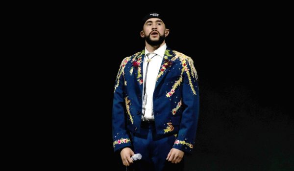 Bad Bunny vuelve al cine en agosto con el estreno de la película ‘Caught Stealing’