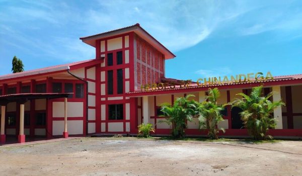 Dictadura inaugura centro universitario en convento confiscado a las Clarisas