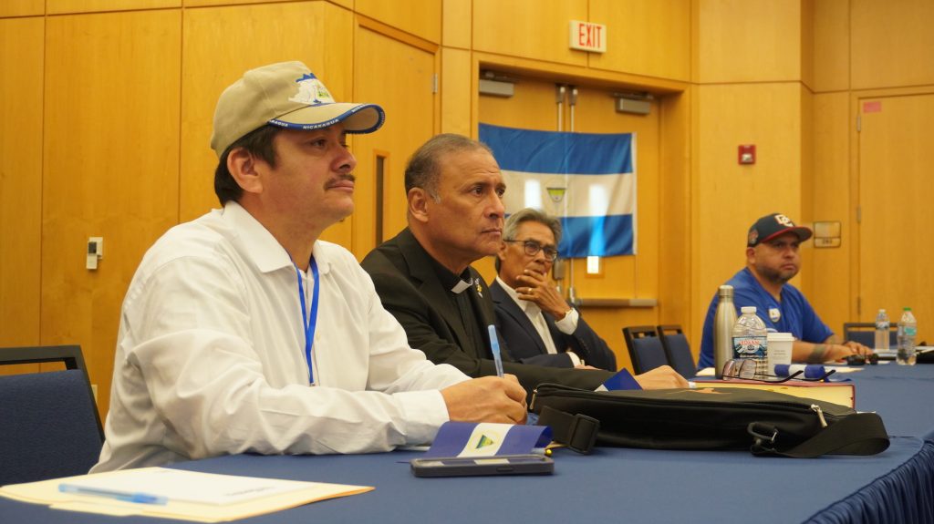 Medardo Mairena, Padre Benito Martínez y Dennis Martínez durante encuentro de opositores en Miami. Foto: LA PRENSA