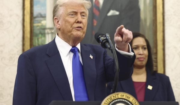 El presidente Trump dice que el alto el fuego propuesto por Putin «no suena a mucho, pero es mucho»
