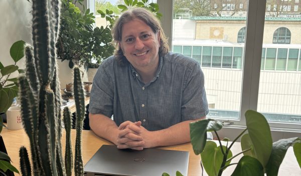 Profesor universitario crea sitio web para ayudar a latinos en Pittsburgh