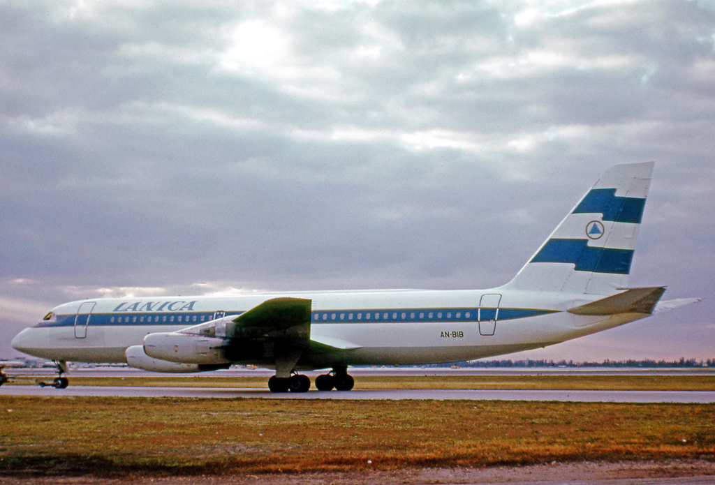 Uno de los Boing de la aerolínea Lanica en los años 70. LA PRENSA/ARCHIVO