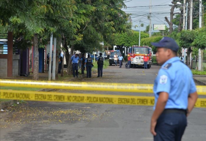 La Policía acordóno el sitio donde fue asesinado el suboficial Leonel Medrano. LA PRENSA/Archivo. 