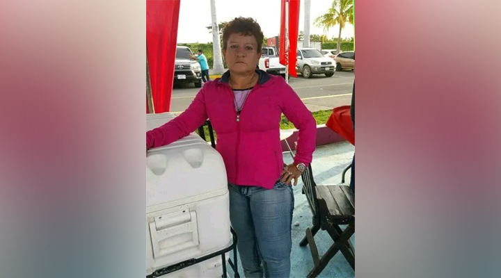 Janeth Gómez trabajaba vendiendo ambulante, cigarros y chiverías. LA PRENSA/ CORTESÍA