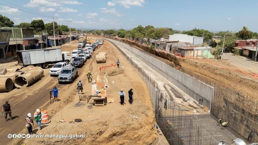 Obras causan atascos en Managua. 