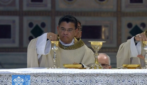 Monseñor Rolando Álvarez participa en misa junto al papa León XIV
