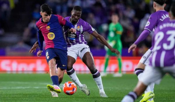 El Barcelona remonta el partido ante el Valladolid y se acerca al título en España