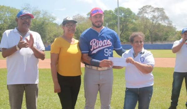 Luis Montealto da su jonrón 100 ante lanzador que fue el Jugador Más Valioso del Pomares y que brilló en el extranjero