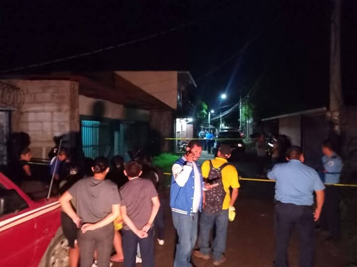 La Policía acordonó la casa de la profesora -- LA PRENSA/ Todma de Radio La Primerisima. 