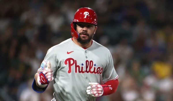 Kyle Schwarber guía a los Filis de Filadelfia a extender su racha de triunfos