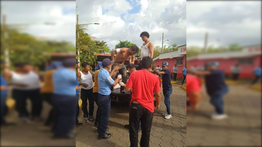 Los lesionados y heridos fueron trasladados en vehículos particulares al hospital de Siuna. LA PERNSA/ Redes sociales.