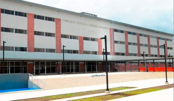 Abuela materna y suegra serán testigos contra adolescente acusada de matar a su mamá en Tipitapa