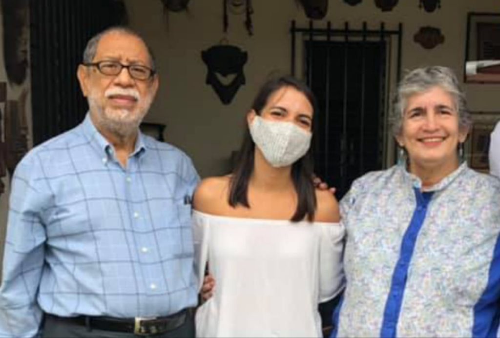 Edgard Parrales con su esposa Carmen Dolores Córdova.