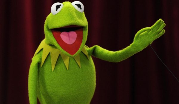 La rana René da un integrador discurso de graduación en la Universidad de Maryland