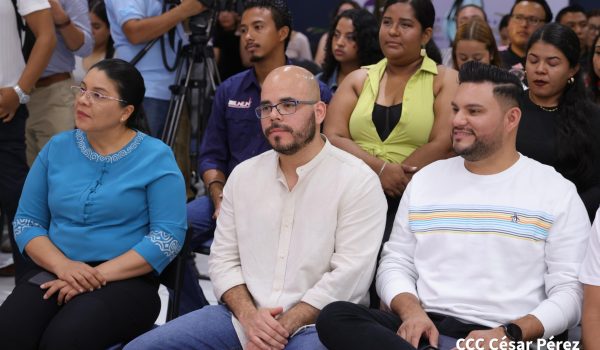 Hijo de los dictadores ensalza a sus padres en acto partidario en universidad confiscada