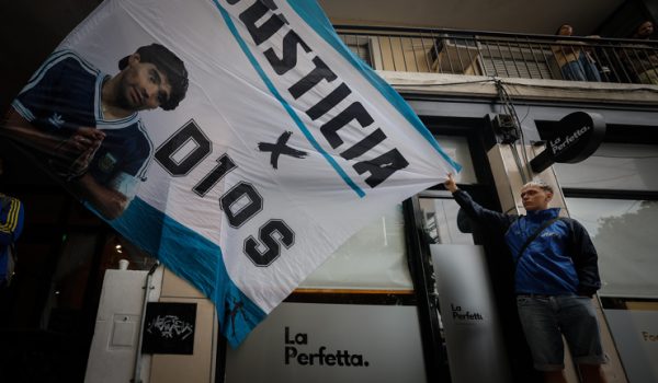 El asistente y el sobrino de Maradona bloqueaban sus llamadas telefónicas, según testigo