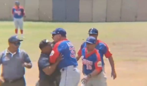 Aníbal Vega protagonizó lamentable incidente tras ser expulsado por árbitro en el Pomares