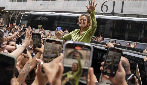 La Karol G más ‘Tropicoqueta’ se da un baño de multitudes en Nueva York