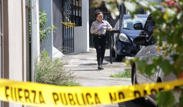 Asesinan a balazos al mayor en retiro Roberto Samcam en Costa Rica