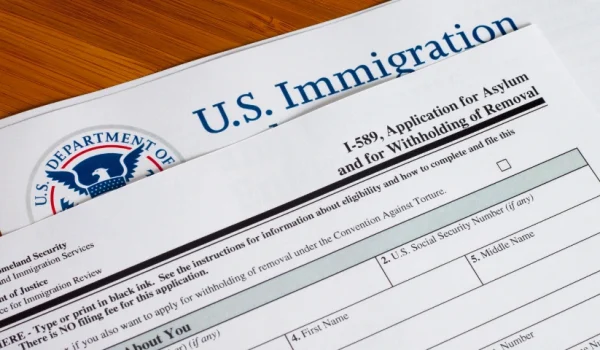 Quiénes están en riesgo de perder la entrevista de asilo con USCIS y quiénes tienen chance de tenerla