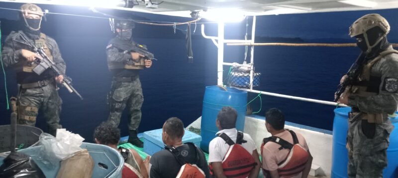Dos nicaragüernses y dos ticos fueron capturados por el Servicio de Guardacostas de Costa Rica con un carga,mentonarco 