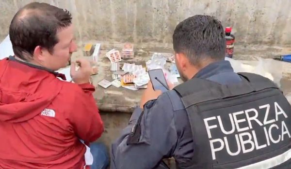 Nicaragüenses arrestados por vender medicinas en el parque La Merced, en San José, Costa Rica
