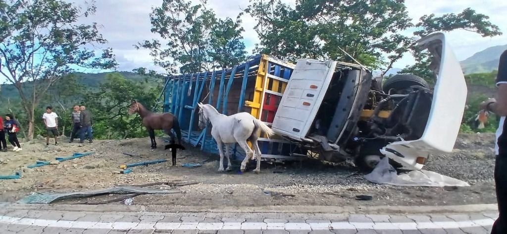 Un fallecido y ocho lesionados dejó la volcadura de un camión en la carretera entre San Juan de Limay y Pueblo Nuevo, Estelí,