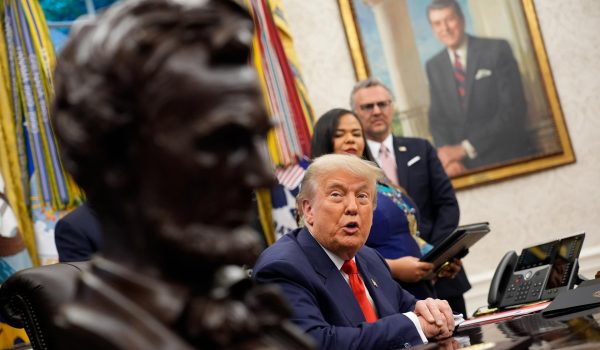 Trump reivindica su presupuesto mientras senadores republicanos se oponen a votarlo