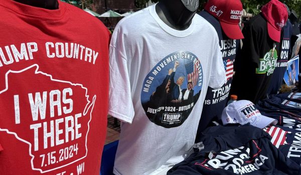 El hallazgo incómodo de una camiseta alusiva a Donald Trump fabricada en Nicaragua