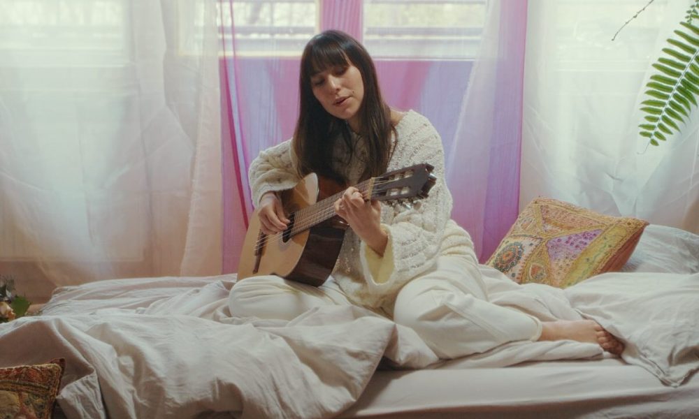 cantante Isabela, colombiana, quien diría