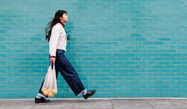Cómo la forma de caminar puede revelar la edad de tu cerebro