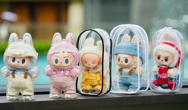 Furor por las Labubu: cómo las muñecas chinas coleccionables se han vuelto un fenómeno global promocionado por estrellas como Rihanna y Dua Lipa