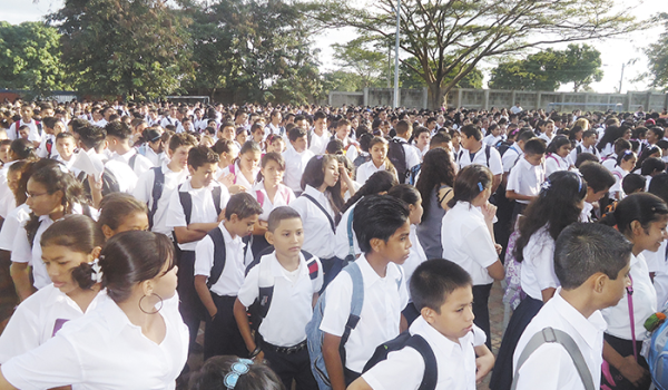 Anuncian vacaciones escolares de julio