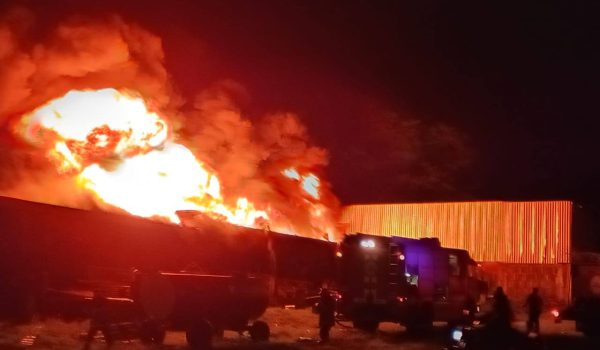 Incendio consume fábrica de productos de limpieza en Managua
