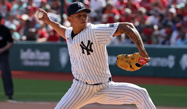 Jonathan Loáisiga luce dominante por segundo día consecutivo frente a los Filis de Filadelfia