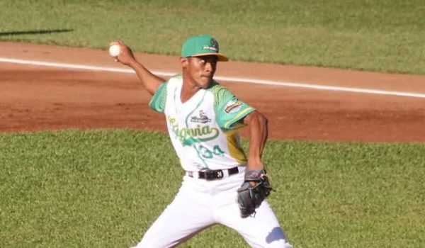 Joven lanzador del Pomares supera récord de Epifanio Pérez