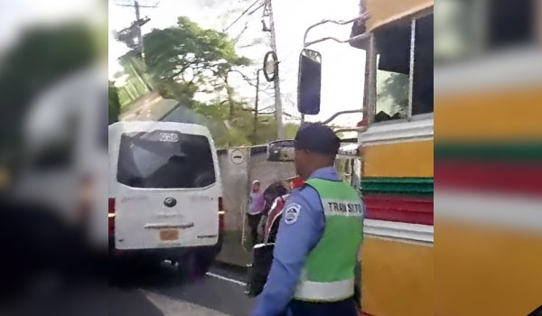 Policías vestidos de civil y equipados con radares para vigilar a conductores que excedan los 50 km/h